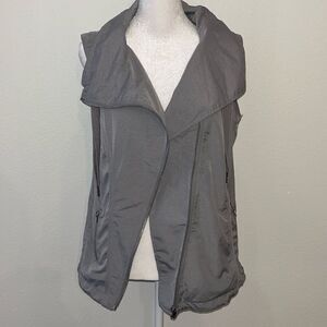Lorna Jane asymmetrical zip front vest